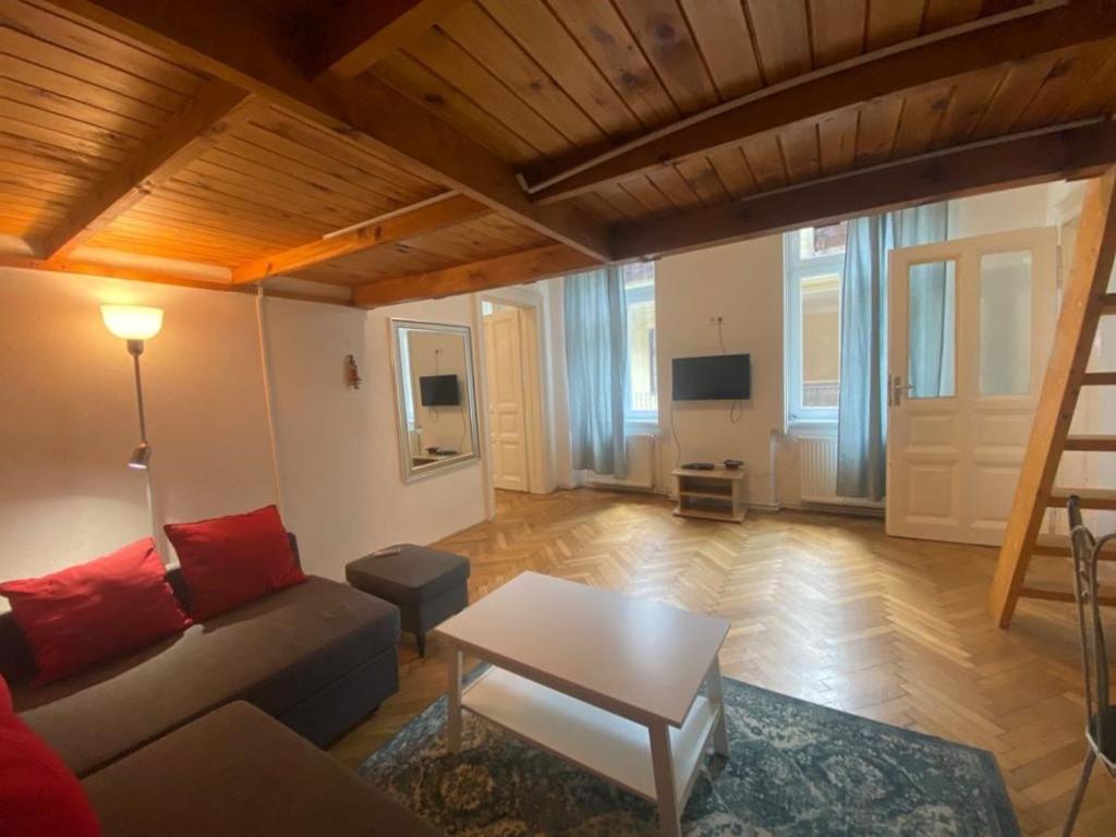 Ac With Free Parking At Acacia St, City Center Budapest Exteriör bild