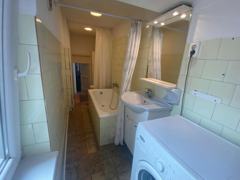 Ac With Free Parking At Acacia St, City Center Budapest Exteriör bild